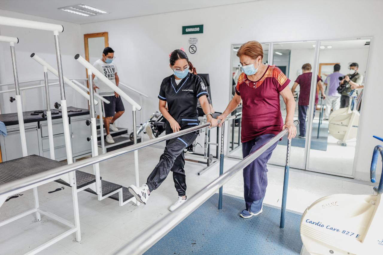 Terapistas físicos, ocupacionales y fonoaudiólogos del IMSS ayudan a recuperar funciones esenciales para la vida diaria.jpg